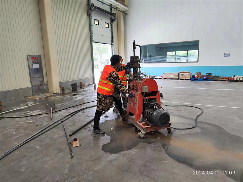 祁连厂房地面下沉塌陷注浆加固施工